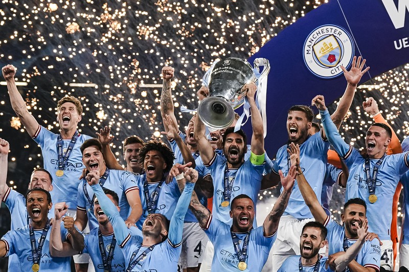 Para pemain Manchester City merayakan kemenangan trofi Liga Champions 2023 setelah pertandingan final Liga Champions UEFA 2022/23 antara FC Internazionale dan Manchester City FC di Atatuerk Olympic Stadium pada 10 Juni 2023 di Istanbul, Turki. Para pemain Manchester City merayakan kemenangan trofi Liga Champions 2023 setelah pertandingan final Liga Champions UEFA 2022/23 antara FC Internazionale dan Manchester City FC di Atatuerk Olympic Stadium pada 10 Juni 2023 di Istanbul, Turki. (Daniela Porcelli/Eurasia Sport Images/Getty Images)