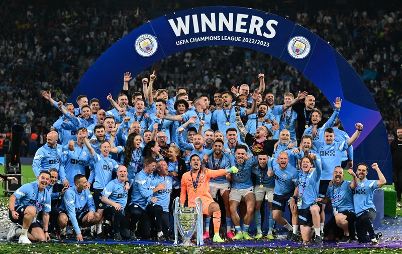 Para pemain Manchester City merayakan kemenangan trofi Liga Champions 2023 setelah pertandingan final Liga Champions UEFA 2022/23 antara FC Internazionale dan Manchester City FC di Atatuerk Olympic Stadium pada 10 Juni 2023 di Istanbul, Turki. Para pemain Manchester City merayakan kemenangan trofi Liga Champions 2023 setelah pertandingan final Liga Champions UEFA 2022/23 antara FC Internazionale dan Manchester City FC di Atatuerk Olympic Stadium pada 10 Juni 2023 di Istanbul, Turki. (Daniela Porcelli/Eurasia Sport Images/Getty Images)