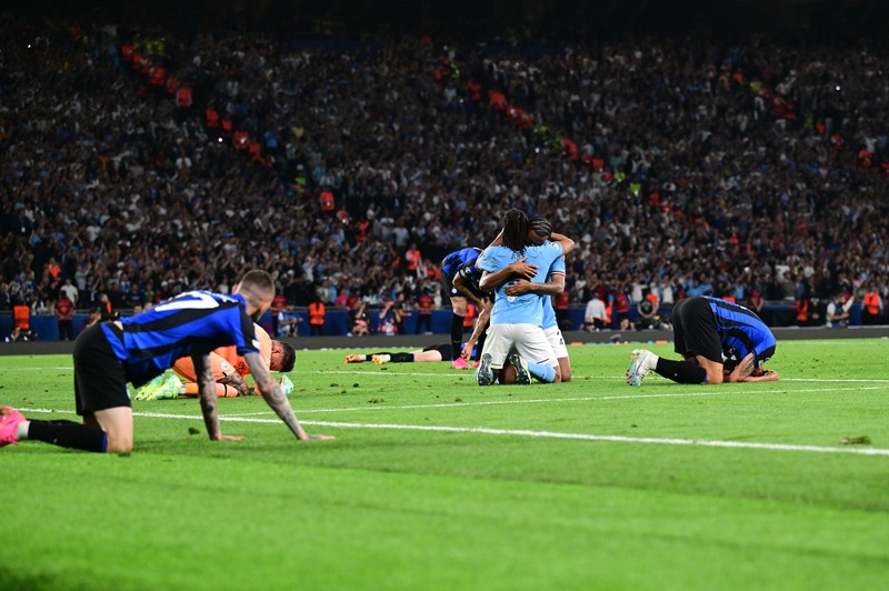 Para pemain Manchester City merayakan kemenangan trofi Liga Champions 2023 setelah pertandingan final Liga Champions UEFA 2022/23 antara FC Internazionale dan Manchester City FC di Atatuerk Olympic Stadium pada 10 Juni 2023 di Istanbul, Turki. Para pemain Manchester City merayakan kemenangan trofi Liga Champions 2023 setelah pertandingan final Liga Champions UEFA 2022/23 antara FC Internazionale dan Manchester City FC di Atatuerk Olympic Stadium pada 10 Juni 2023 di Istanbul, Turki. (Daniela Porcelli/Eurasia Sport Images/Getty Images)