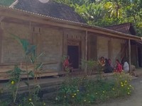 Mbah Landep Gigih Agar Anak-anak Disabilitasnya Hidup Layak
