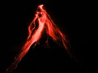 Gunung Mayon Erupsi, Ribuan Warga Mengungsi