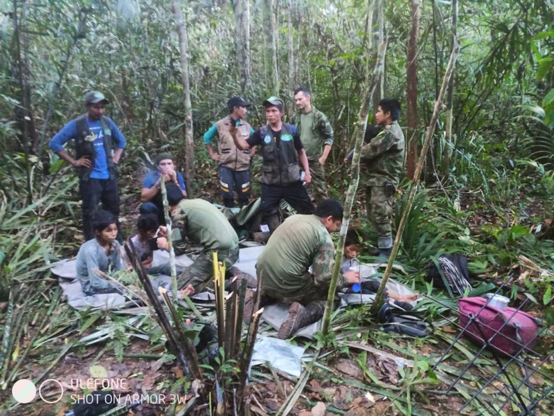 Korban selamat dari kecelakaan pesawat Cessna 206 di hutan Kolombia. (Anadolu Agency via Getty Images)