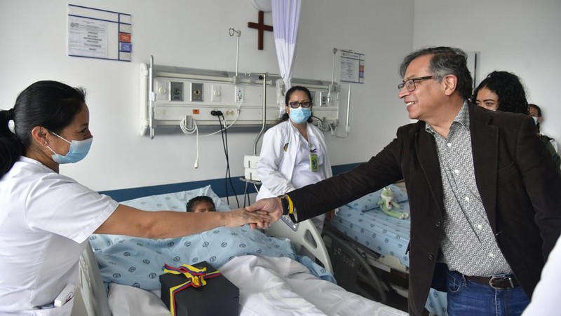 Korban selamat dari kecelakaan pesawat Cessna 206 di hutan Kolombia. (Anadolu Agency via Getty Images)
