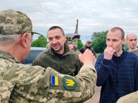 Momen Langka Tangis Haru Tentara Rusia dan Ukraina