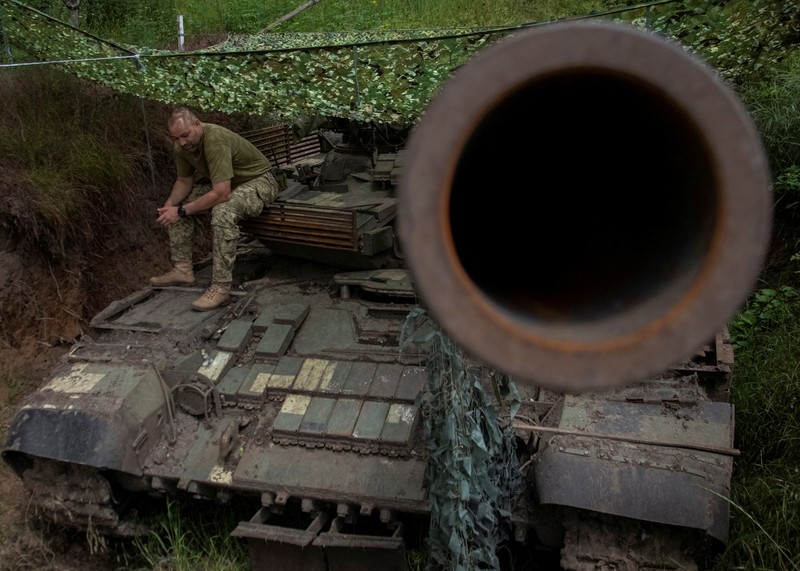 Kendaraan militer yang hancur terlihat, di tengah serangan Rusia di Ukraina, dekat garis depan kota Bakhmut, wilayah Donetsk, Ukraina 9 Juni 2023. Kendaraan militer yang hancur terlihat, di tengah serangan Rusia di Ukraina, dekat garis depan kota Bakhmut, wilayah Donetsk, Ukraina 9 Juni 2023. (REUTERS/Viacheslav Ratynskyi)