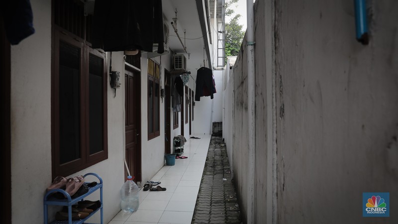 Suasana kos-kosan di sekitar kawasan Jakarta Industrial Estate Pulogadung (JIEP), Jakarta Timur, Senin (12/6/2023). Suasana kos-kosan di sekitar kawasan Jakarta Industrial Estate Pulogadung (JIEP), Jakarta Timur, Senin (12/6/2023). (CNBC Indonesia/Faisal Rahman)