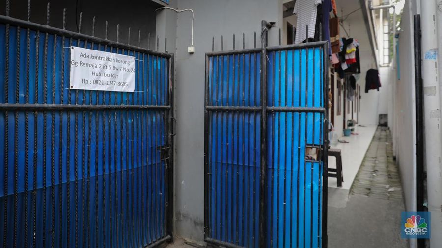 Suasana kos-kosan di sekitar kawasan Jakarta Industrial Estate Pulogadung (JIEP), Jakarta Timur, Senin (12/6/2023). (CNBC Indonesia/Faisal Rahman)
