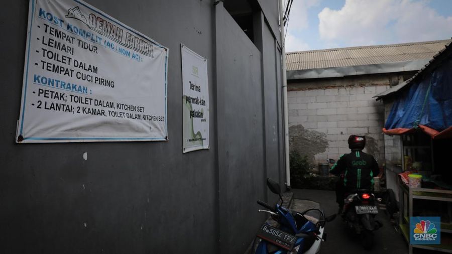 Suasana kos-kosan di sekitar kawasan Jakarta Industrial Estate Pulogadung (JIEP), Jakarta Timur, Senin (12/6/2023). (CNBC Indonesia/Faisal Rahman)