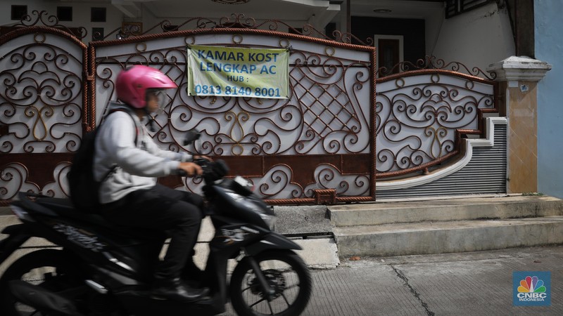 Suasana kos-kosan di sekitar kawasan Jakarta Industrial Estate Pulogadung (JIEP), Jakarta Timur, Senin (12/6/2023). Suasana kos-kosan di sekitar kawasan Jakarta Industrial Estate Pulogadung (JIEP), Jakarta Timur, Senin (12/6/2023). (CNBC Indonesia/Faisal Rahman)