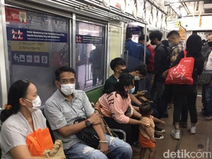 Prediksi Pakar Epidemiologi Terkait Lonjakan Kasus COVID-19 di RI saat Nataru
