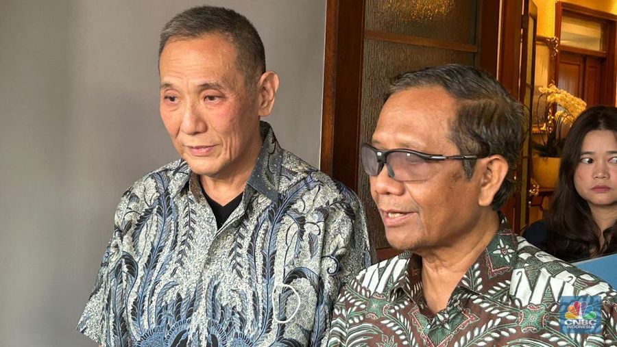 Bos perusahaan jalan tol nasional Jusuf Hamka saat bertemu Menko Polhukam Mahfud MD. (CNBC Indonesia/Zefanya Aprilia)