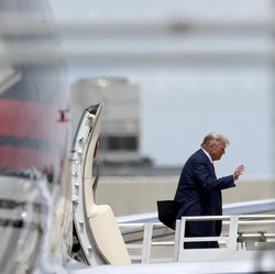 Hot Sidang Donad Trump! Tiba di Florida, Siap Tuntutan Pidana