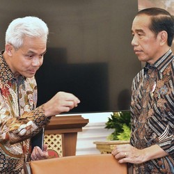 Hasto Tiba-Tiba Bandingkan Gaya Blusukan Jokowi dan Ganjar