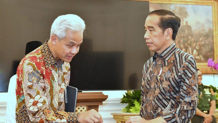Ganjar Pranowo saat berdiskusi dengan Presiden Joko Widodo. (Instagram @pramonoanungw)