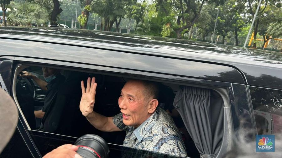 Jusuf Hamka Sambangi Polhukam Ingin Ketemu Mahfud MD. (վ/Zefanya Aprilia)