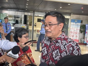 Djarot Ngaku PDIP Anti Dinasti Politik, Sebut Jokowi Ingin Gibran-Bobby Maju