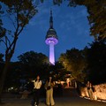Namsan Tower di Seoul Bercahaya Ungu Rayakan HUT BTS ke-10