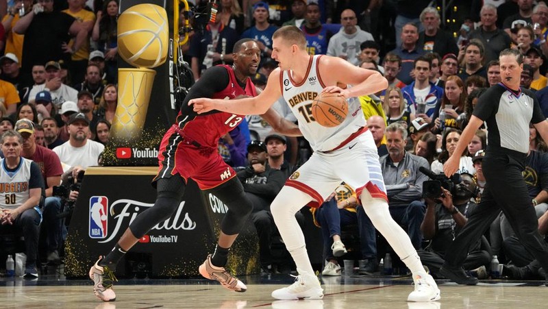 Miami Heat vs Denver Nuggets berlangsung di game kelima final NBA 2023. Sejarah tercipta, Denver Nuggets pertama kalinya jadi juara NBA. (USA TODAY Sports via Reuters)