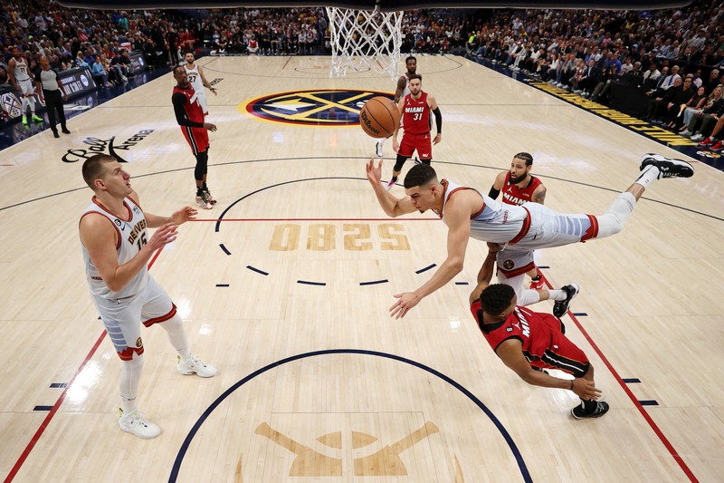 Miami Heat vs Denver berlangsung di game kelima final NBA 2023. Sejarah tercipta, Denver Nuggets pertama kalinya jadi juara NBA. (USA TODAY Sports via Reuters) Miami Heat vs Denver Nuggets berlangsung di game kelima final NBA 2023. Sejarah tercipta, Denver Nuggets pertama kalinya jadi juara NBA. (USA TODAY Sports via Reuters)