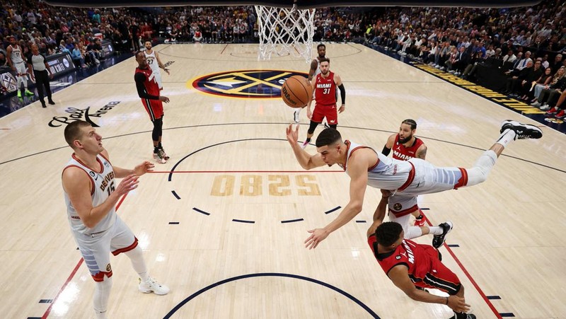 Miami Heat vs Denver Nuggets berlangsung di game kelima final NBA 2023. Sejarah tercipta, Denver Nuggets pertama kalinya jadi juara NBA. (USA TODAY Sports via Reuters)