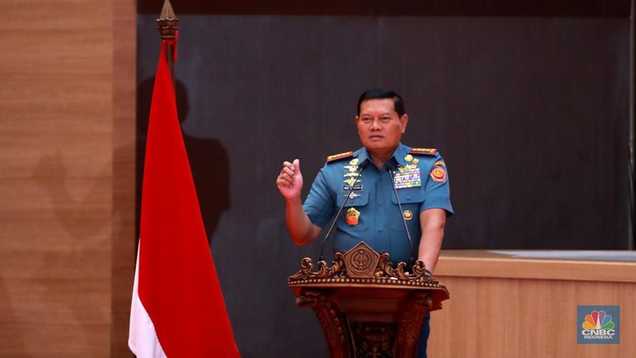 Plt. Menteri Kominfo Mahfud MD dan Panglima TNI Laksamana TNI Yudo Margono menghadiri Literasi Digital Sektor Pemerintahan di Markas Besar TNI, Cilangkap, Jakarta Timur Selasa (13/06/2023). (CNBC Indonesia/Muhammad Sabki)