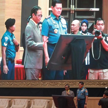 Gaya Mahfud MD & Laksamana Yudo Geber Literasi Digital di TNI