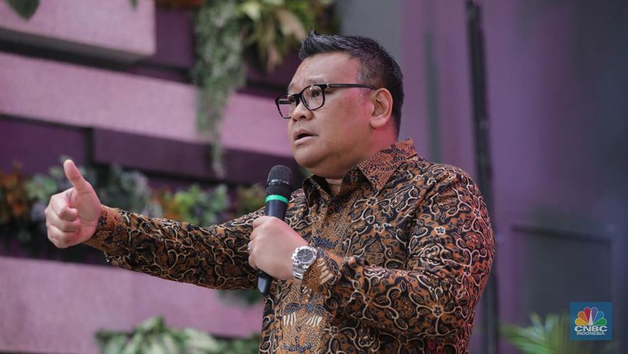 Anggota Komisi IX DPR RI Eriko Sotarduga saat menghadiri acara CNBC Indonesia 'Money Talks On Location' di Jakarta, Rabu (14/6/2023). Acara 'Money Talks On Location' kali ini membahas topik tentang 
