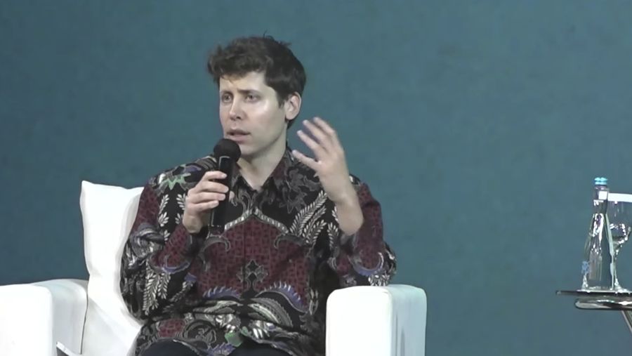 Dalam diskusi soal bias dan regulasi AI, Bos OpenAI Sam Altman menyebut nasi goreng.