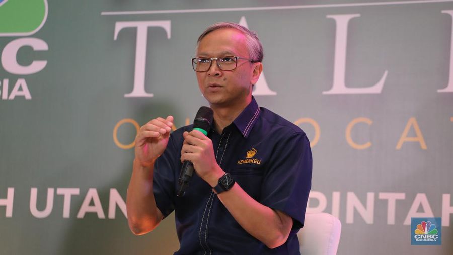 Direktur SUN DJPPR Kementerian Keuangan Deni Ridwan saat menghadiri acara CNBC Indonesia 'Money Talks On Location' di Jakarta, Rabu (14/6/2023). Acara 'Money Talks On Location' kali ini membahas topik tentang 