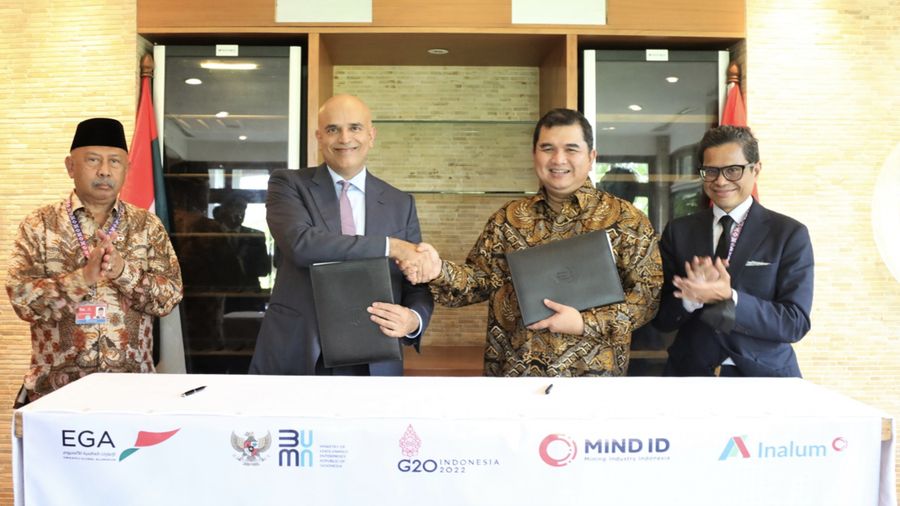 EGA dan INALUM menandatangani perjanjian potensi penggunaan teknologi UEA dan investasi dalam perluasan smelter aluminium brownfield di Indonesia. (Dok: EGA)