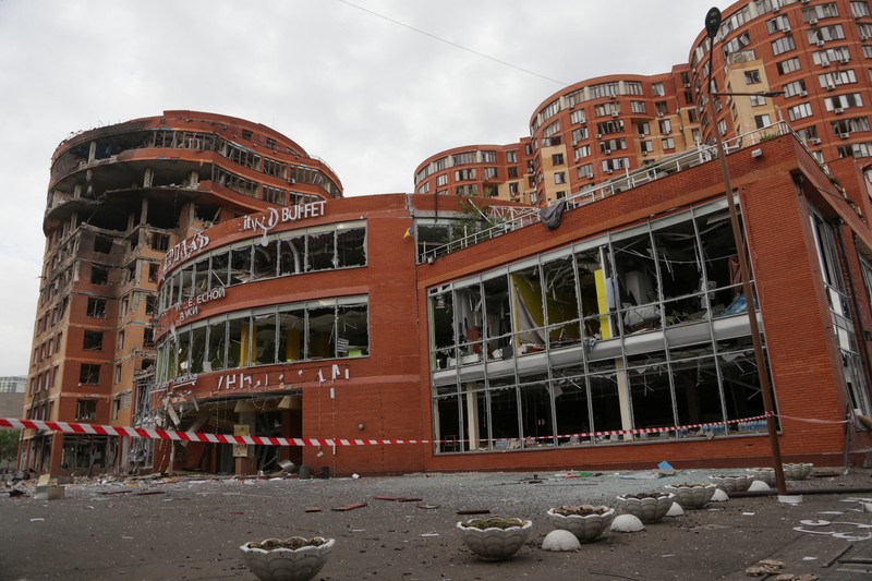 Pemandangan pabrik baja Azovstal hancur akibat konflik Rusia-Ukraina di Mariupol, Ukraina, Minggu (13/3/2022). (REUTERS/Alexander Ermochenko/File Photo)