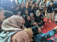 Momen Sri Mulyani & Pratikno Ikut Wawancara Doorstop Jokowi