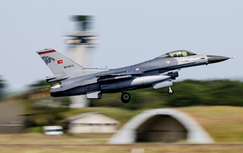 Pertahanan Atlantik Utara atau NATO menggelar latihan pengerahan angkatan udara terbesar pada Senin (12/6/2023). Hal ini terjadi saat aliansi itu sedang bersitegang dengan Rusia setelah Moskow menyerang Ukraina. (via REUTERS/POOL)