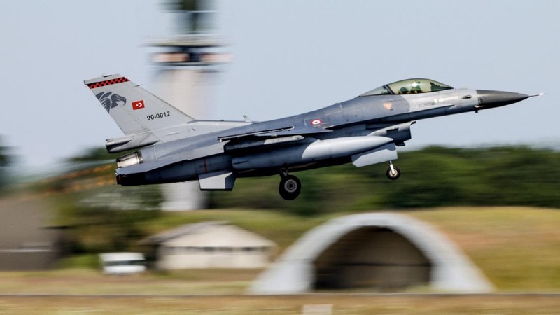 Pertahanan Atlantik Utara atau NATO menggelar latihan pengerahan angkatan udara terbesar pada Senin (12/6/2023). Hal ini terjadi saat aliansi itu sedang bersitegang dengan Rusia setelah Moskow menyerang Ukraina. (via REUTERS/POOL)