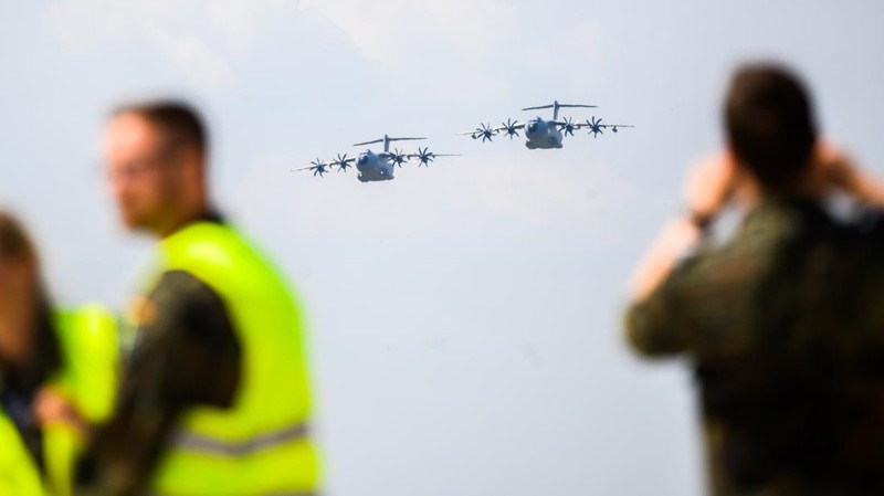 Pertahanan Atlantik Utara atau NATO menggelar latihan pengerahan angkatan udara terbesar pada Senin (12/6/2023). Hal ini terjadi saat aliansi itu sedang bersitegang dengan Rusia setelah Moskow menyerang Ukraina. (via REUTERS/POOL)