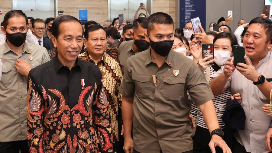 Presiden Joko Widodo menghadiri acara peresmian Tzu Chi Hospital di Pantai Indah Kapuk dengan bersama sejumlah menteri dan Pendiri Agung Sedayu Group Sugianto Kusuma alias Aguan. (Dok. Tim Media Prabowo Subianto)
