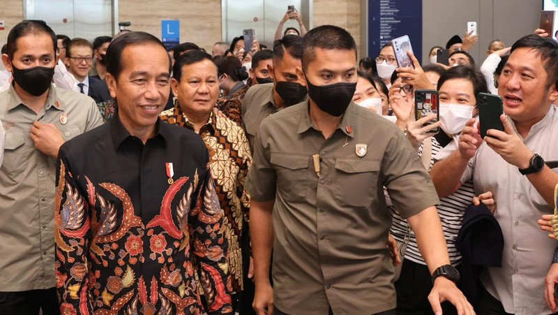 Presiden Joko Widodo menghadiri acara peresmian Tzu Chi Hospital di Pantai Indah Kapuk dengan bersama sejumlah menteri dan Pendiri Agung Sedayu Group Sugianto Kusuma alias Aguan. (Dok. Tim Media Prabowo Subianto)