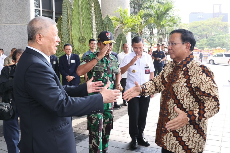 Presiden Joko Widodo menghadiri acara peresmian Tzu Chi Hospital di Pantai Indah Kapuk dengan bersama sejumlah menteri dan Pendiri Agung Sedayu Group Sugianto Kusuma alias Aguan. (Dok. Tim Media Prabowo Subianto)