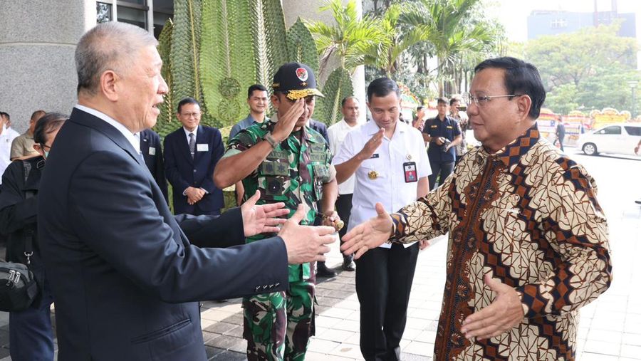 Presiden Joko Widodo menghadiri acara peresmian Tzu Chi Hospital di Pantai Indah Kapuk dengan bersama sejumlah menteri dan Pendiri Agung Sedayu Group Sugianto Kusuma alias Aguan. (Dok. Tim Media Prabowo Subianto)