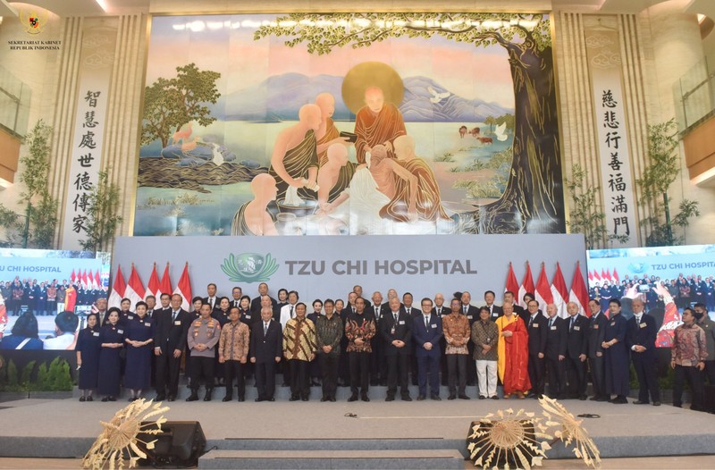 Presiden Joko Widodo menghadiri acara peresmian Tzu Chi Hospital di Pantai Indah Kapuk dengan bersama sejumlah menteri dan Pendiri Agung Sedayu Group Sugianto Kusuma alias Aguan. (Dok. Tim Media Prabowo Subianto)