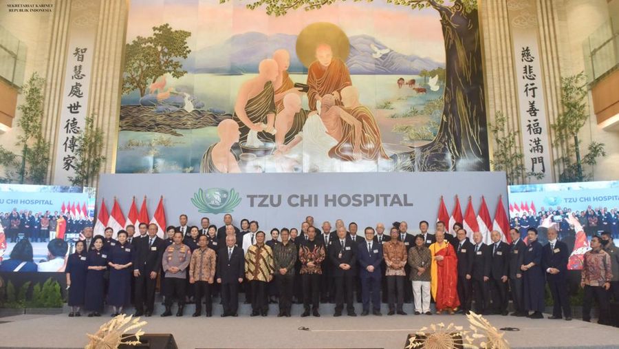 Presiden Joko Widodo menghadiri acara peresmian Tzu Chi Hospital di Pantai Indah Kapuk dengan bersama sejumlah menteri dan Pendiri Agung Sedayu Group Sugianto Kusuma alias Aguan. (Dok. Tim Media Prabowo Subianto)