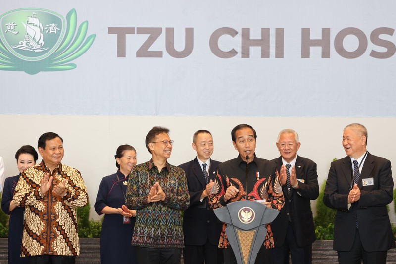 Presiden Joko Widodo menghadiri acara peresmian Tzu Chi Hospital di Pantai Indah Kapuk dengan bersama sejumlah menteri dan Pendiri Agung Sedayu Group Sugianto Kusuma alias Aguan. (Dok. Tim Media Prabowo Subianto)