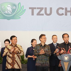 Asik Tertawa, Begini Mesranya Jokowi, Prabowo, & Aguan