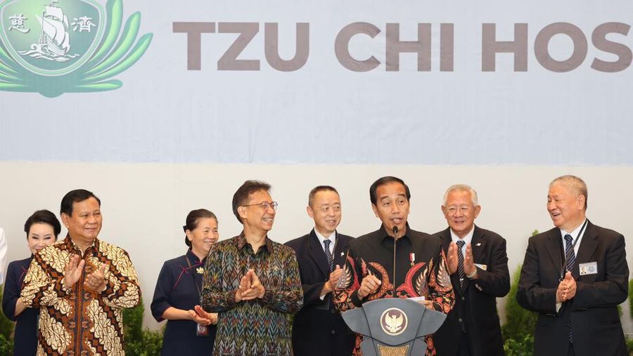 Presiden Joko Widodo menghadiri acara peresmian Tzu Chi Hospital di Pantai Indah Kapuk dengan bersama sejumlah menteri dan Pendiri Agung Sedayu Group Sugianto Kusuma alias Aguan. (Dok. Tim Media Prabowo Subianto)