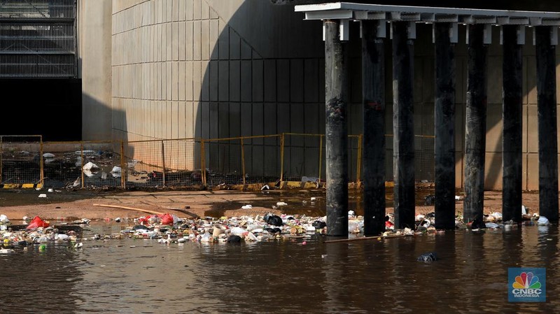 Proyek Sodetan Ciliwung di Bidara Cina, Kecamatan Jatinegara, Jakarta Timur, Rabu (14/6/2023). (CNBC Indonesia/Muhammad Sabki)