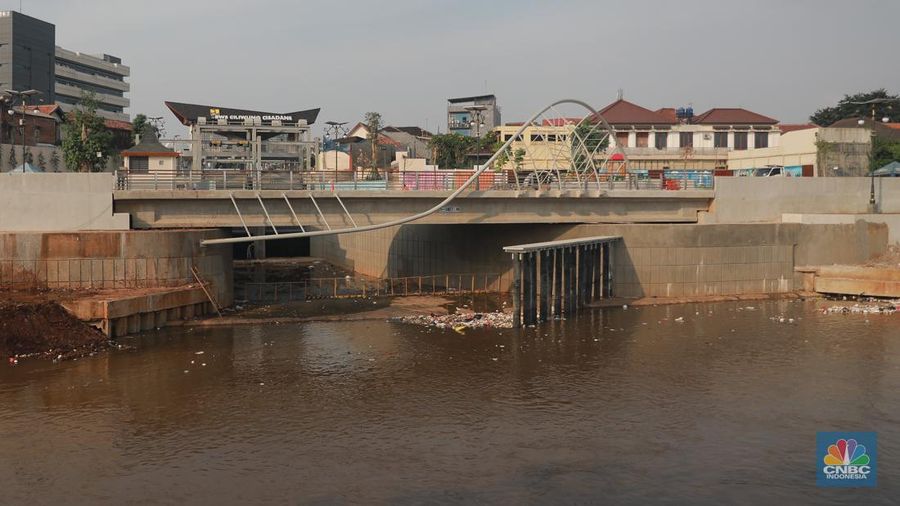 Proyek Sodetan Ciliwung di Bidara Cina, Kecamatan Jatinegara, Jakarta Timur, Rabu (14/6/2023). (CNBC Indonesia/Muhammad Sabki)