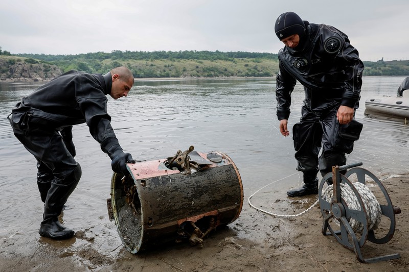 Sungai Dnipro mulai menyusut. (REUTERS/ALINA SMUTKO)