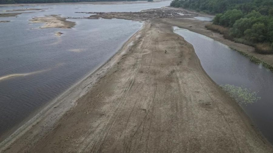 Sungai Dnipro mulai menyusut. (REUTERS/ALINA SMUTKO)