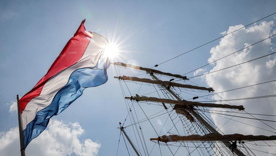 Benedera Belanda  (AFP/LOU BENOIST)