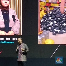 Ngobrol di Kantor Luhut, CEO TikTok Janji Investasi Rp 148 T?